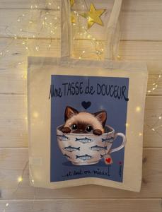 Le tote bag chat dans sa tasse
